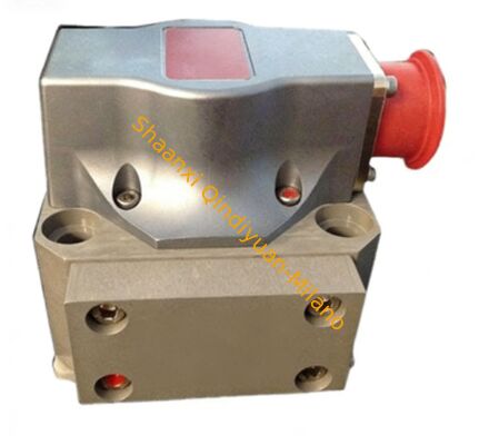 MOOG D634-319C 4 Way Electro Hydraulic Servo Valve IP65 / IP67 Protection 350 Bar