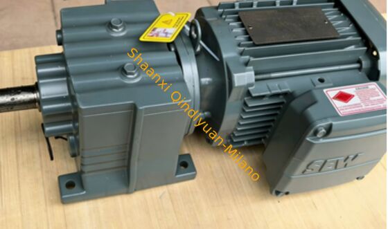 Deutsches SEW-Getriebe 
R37DRN71M4/BE05HF SEW R37DRN71M4/BE05HF 0,37kW Getriebemotor mit Bremse | Original SEW R-Serie Stirnradgetriebe